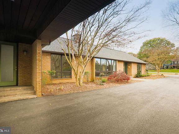 4th image of 1301 Lavall Dr