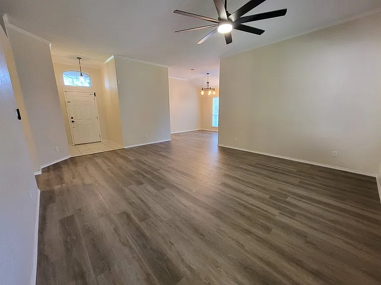 2704 Amherst Ave — Photo 11