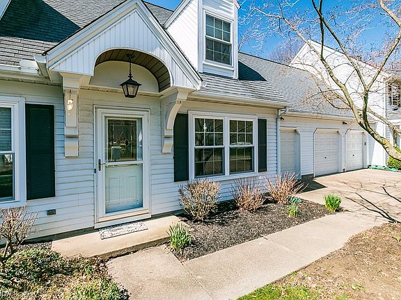 2nd image of 7027 Cobblestone Ln