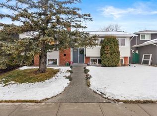 13127 E Lake Crimson Dr SE, Calgary, AB T2J 3K3