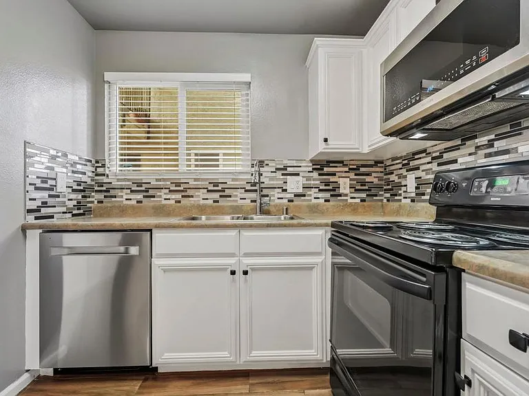 2536 White Oak Pl #5 — Photo 13