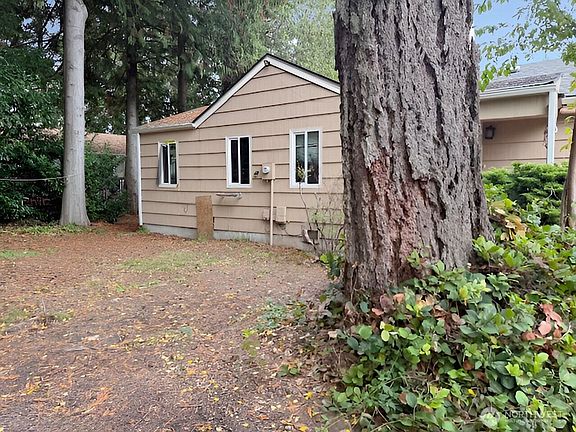 5th image of 6305 Rest Place NE