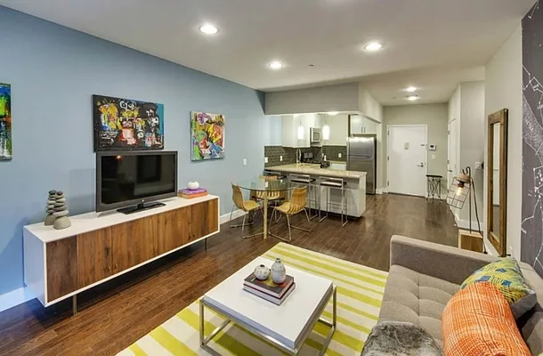 Rented by MNS | media 10