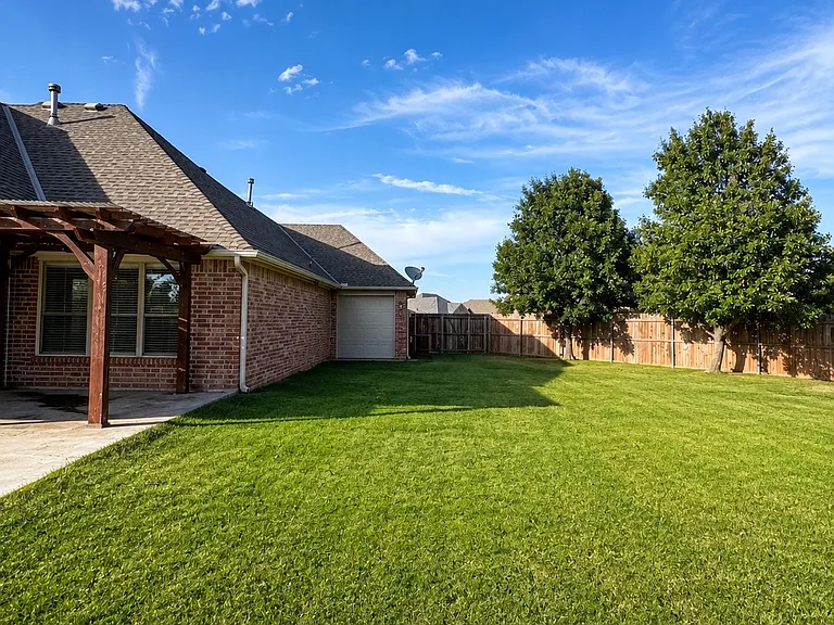 804 Brian Ct — Photo 23