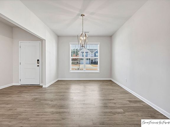 5th image of 741 Spring Cress Dr