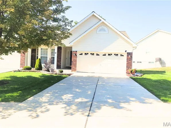 72 Green Park Ln #28B, O'Fallon, MO 63366