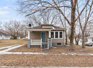 825 S B Ave, Washington, IA 52353