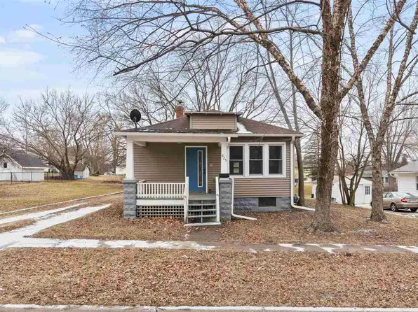 825 S B Ave, Washington, IA 52353