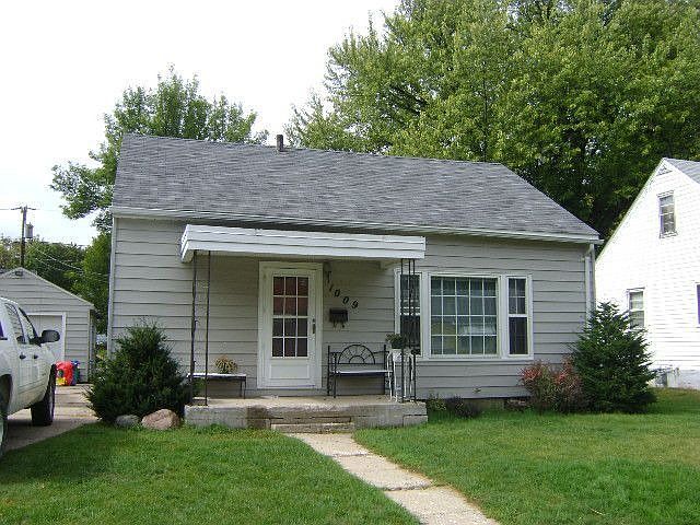 1st image of 1009 Saint Peter Ave