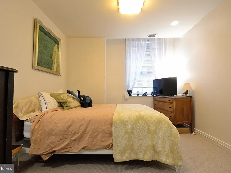 1600 Arch St #812 — Photo 10