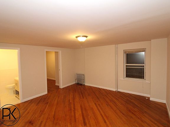5th image of 83 Calyer St APT 1