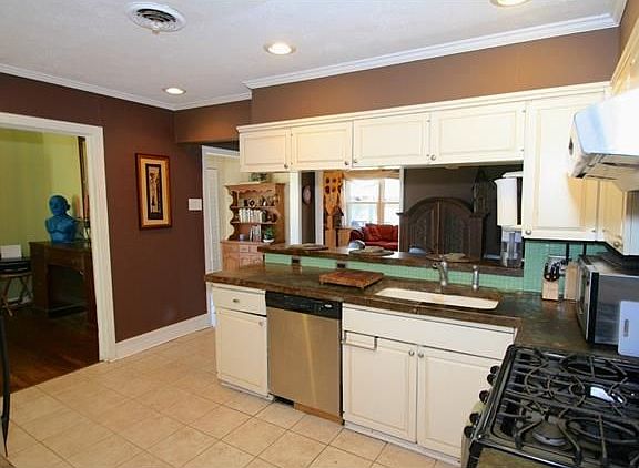 5th image of 3835 Beechwood Ln