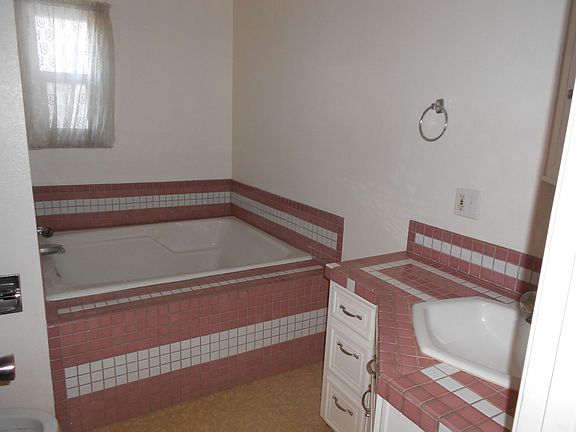 3rd image of 312 Hardister Dr