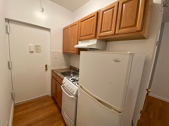 5th image of 179 Prince St APT 3