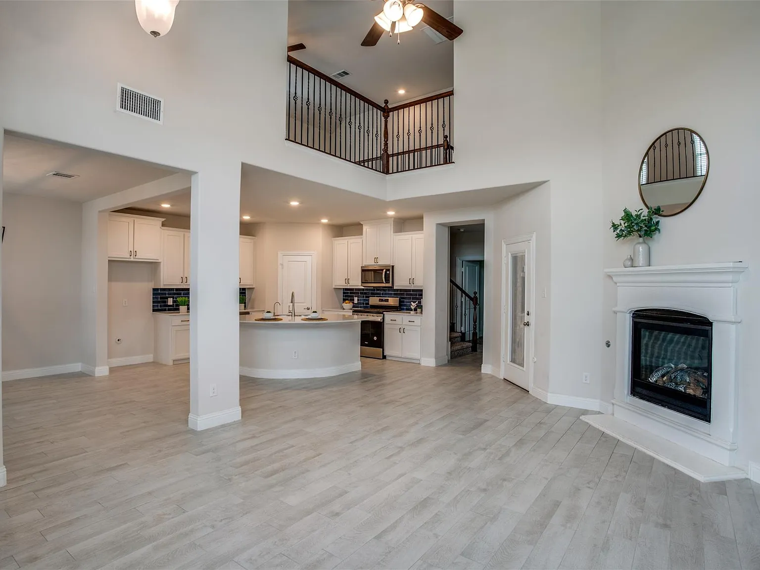 4 bed, 2402 sqft, $2,850 — Photo 4