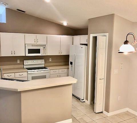 3rd image of 6 Prince Walter Ln