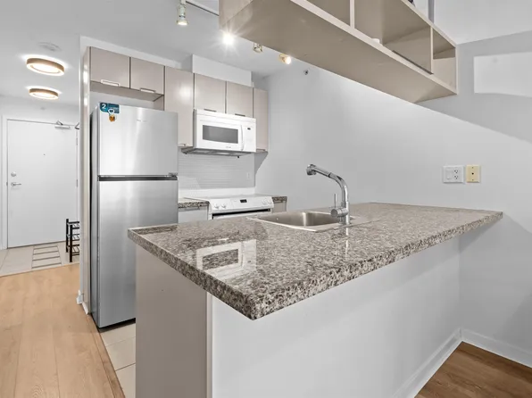 1082 Seymour St #705, Vancouver, BC V6B 1X9