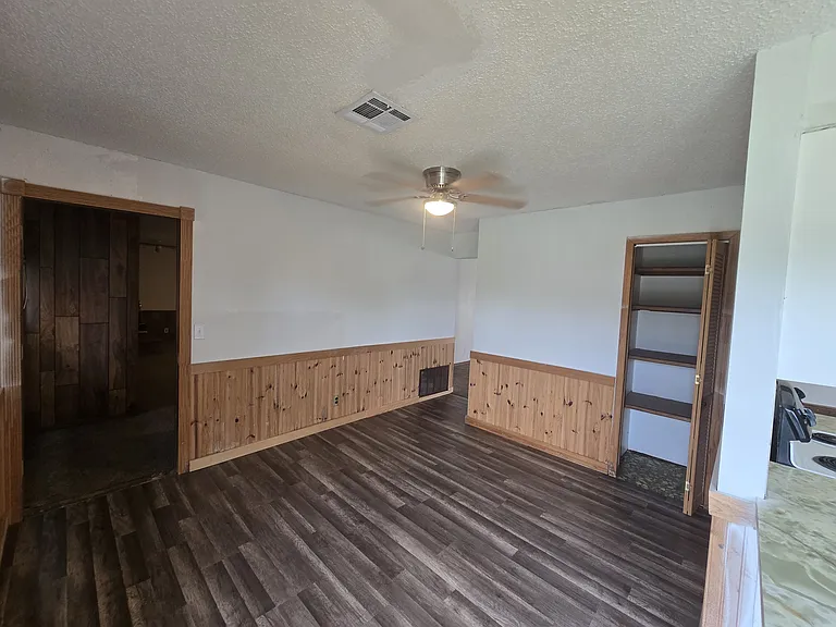 909 S Park St — Photo 11