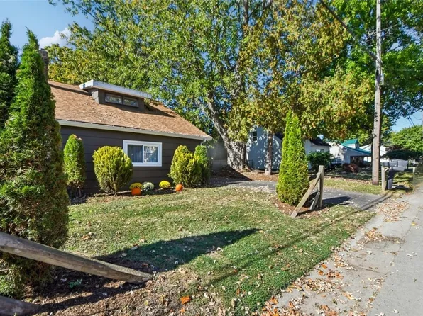 121 3rd Ave, Rochester, NY 14612