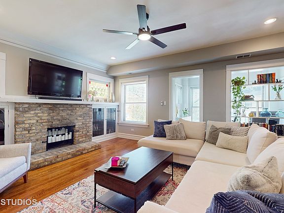 5th image of 4030 N Clarendon Ave APT 3