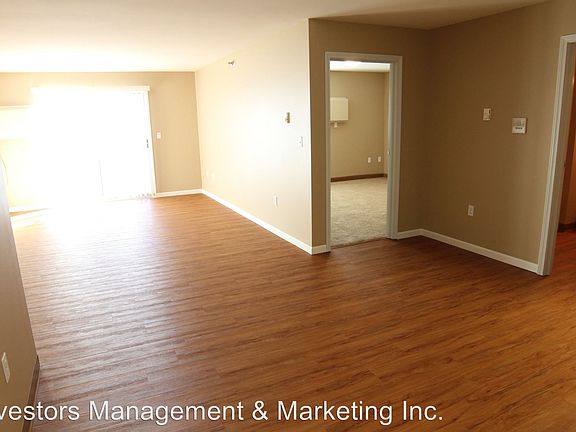 4th image of 3920 Garden View Dr #302