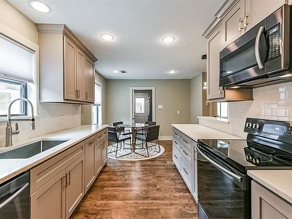 3rd image of 5822 Braesheather Dr