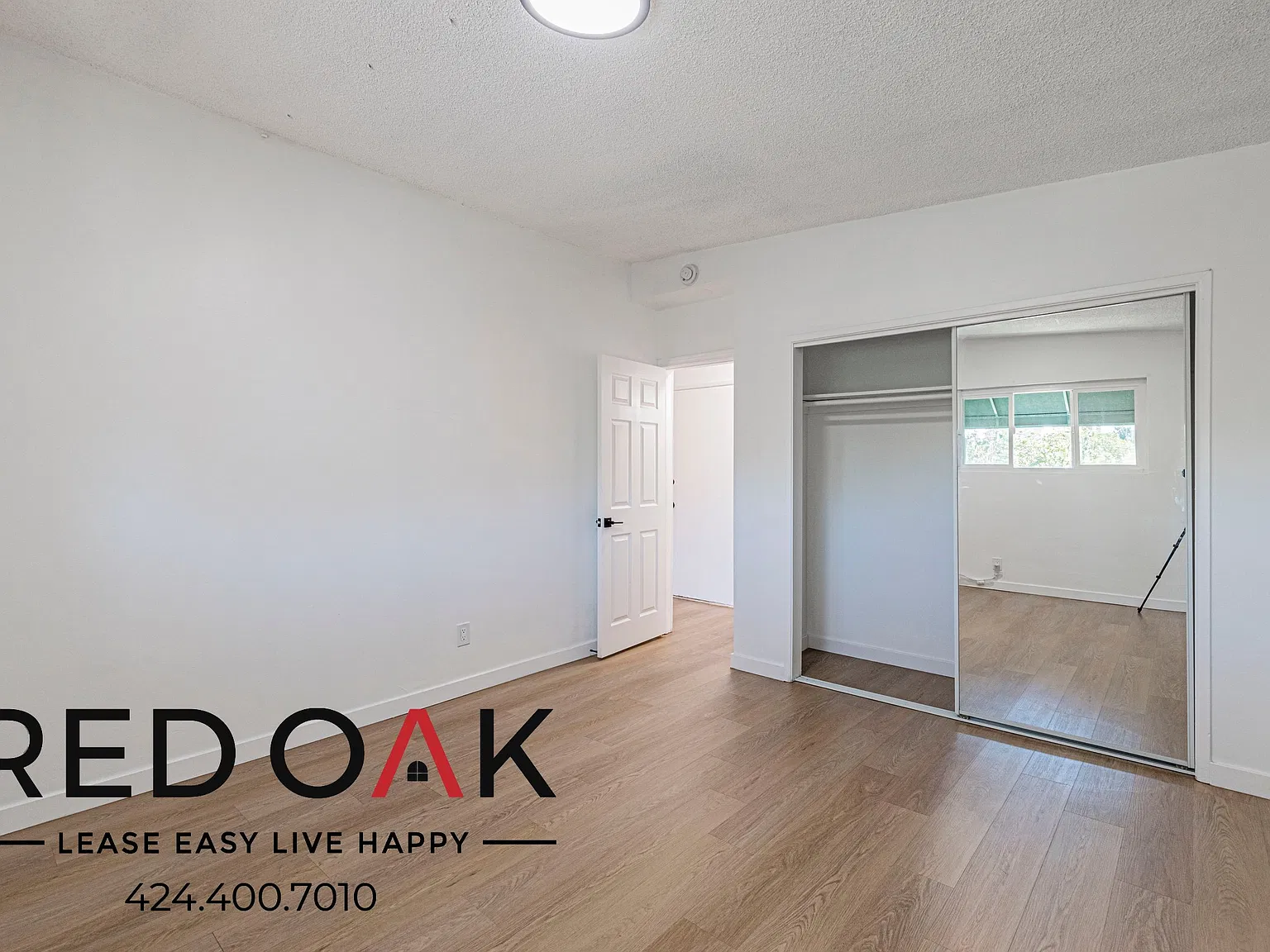 Sunlit 2-Bed with Dishwasher, Stainless Steel Appliances, Air Conditioning and In-Unit Laundry in... — Photo 4