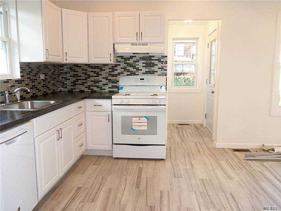 3rd image of 25 Washington Ave #1