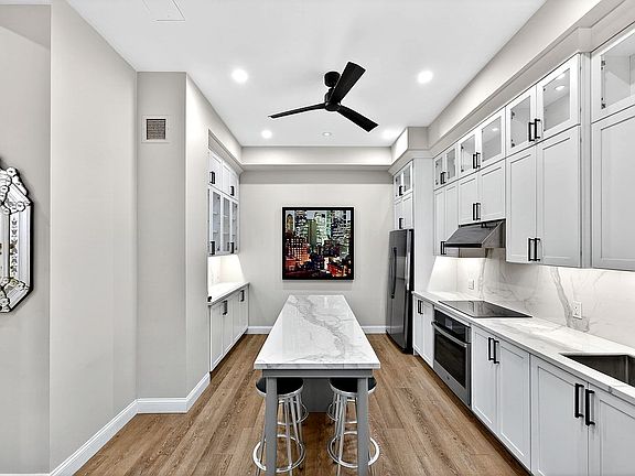 3rd image of 529 W 42nd St APT 4F