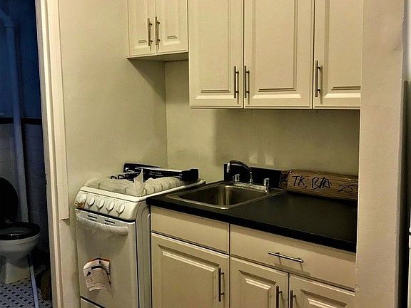4th image of 222 W 17th St APT 4A