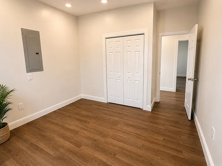 111 N Baltimore St — Photo 9