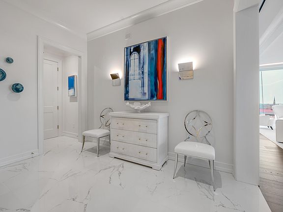 5th image of 103 S Limestone Unit 1120