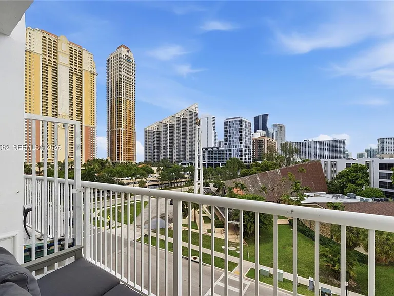 17800 Atlantic Blvd #Penthouse 3 — Photo 24