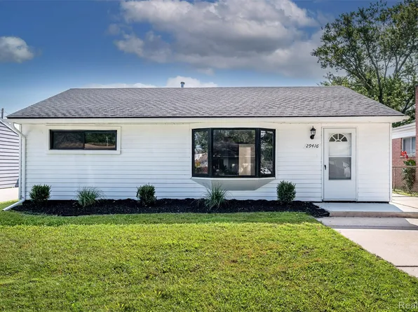 29416 McDonald St, Roseville, MI 48066