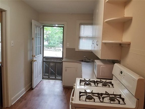 4th image of 1705 W Avenue B #B