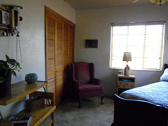 Bed. 1 in main house
