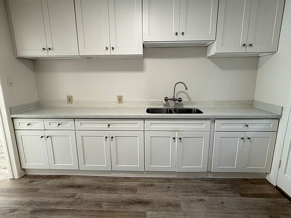 5th image of 935 E 1st St #105