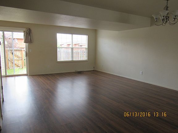 3rd image of 934 W 24th St