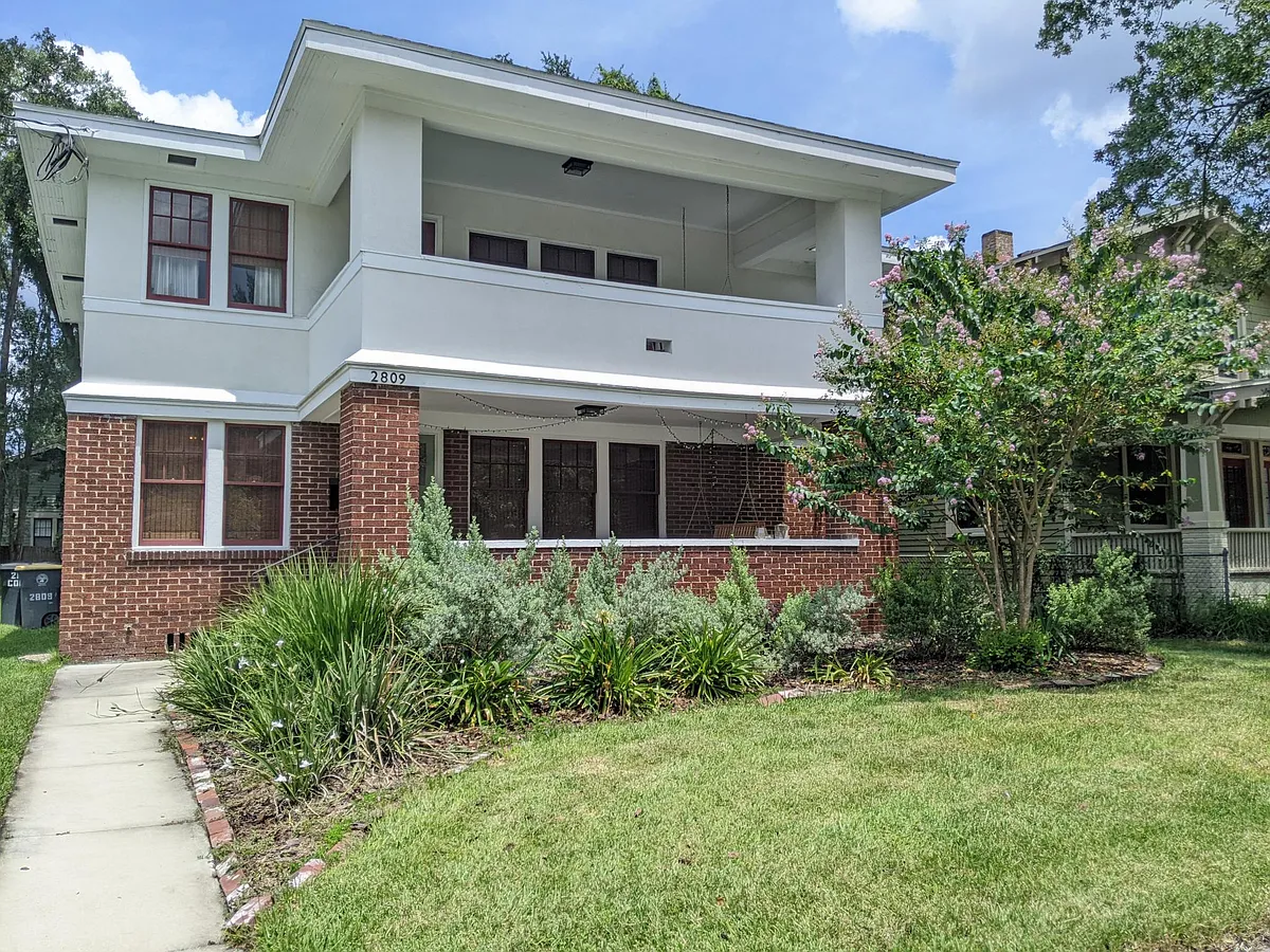 Exterior - 2809 College St