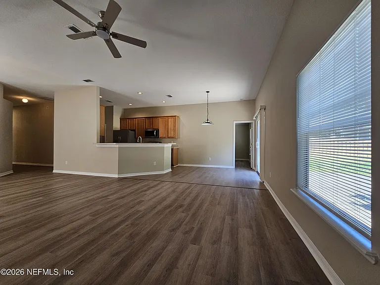 1616 Austin Ln — Photo 12