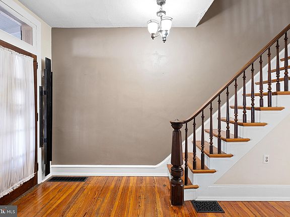 3rd image of 1008 Trenton Pl