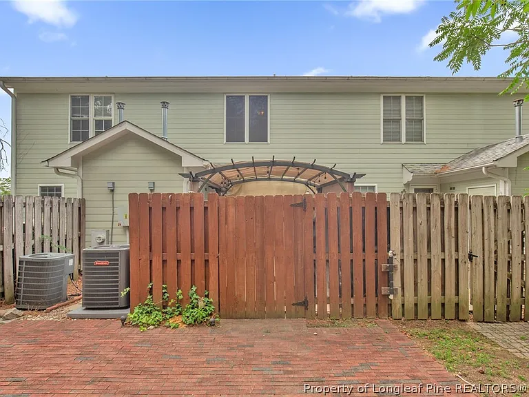 425 Cityview Ln — Photo 23