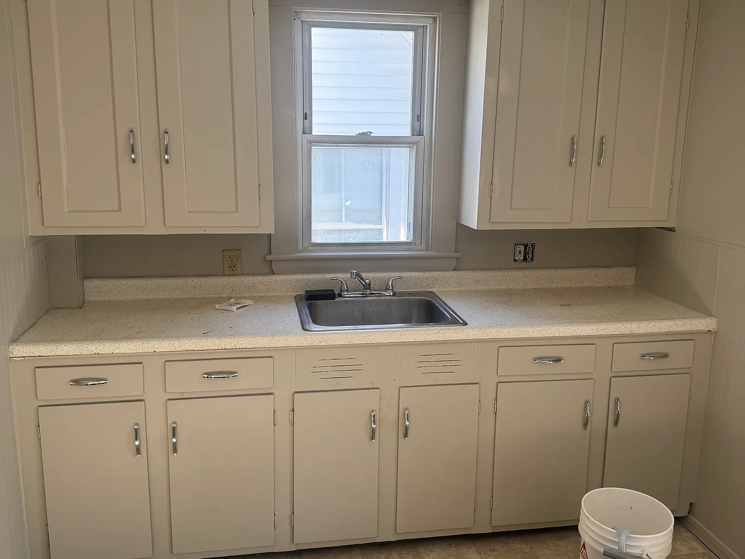1 bed, 800 sqft, $1,050 — Photo 2