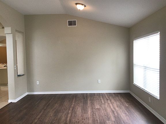 5th image of 30719 Tremont Dr