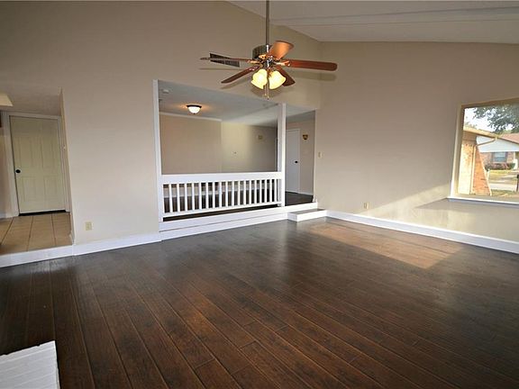 3rd image of 4625 Oakwood Dr