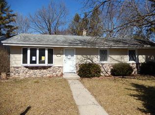 1530 Roosevelt Dr N, West Bend, WI 53090
