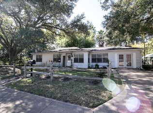 1602 S Johnson St, Alvin, TX 77511