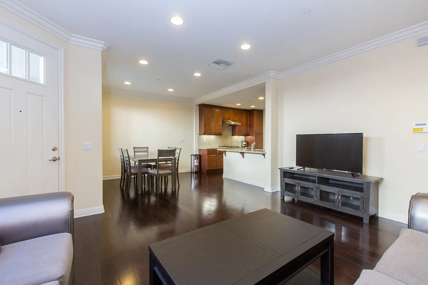 3 bed, 3.5 bath, 1768 sqft, $4,850 — Photo 4