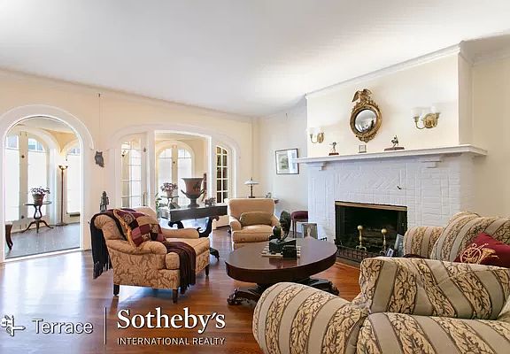 5th image of 53 Summer St