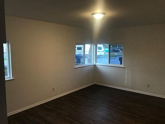 3rd image of 224 Lang St #224